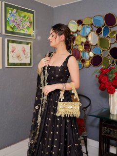 Black Silk Designer Anarkali Suit Set with Embroidery Work Kali-Cut Ensemble with Net Dupatta For Wedding